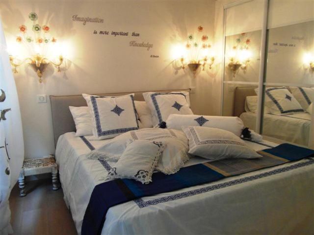 Charming Corner Abode With Castle Views * Nizza